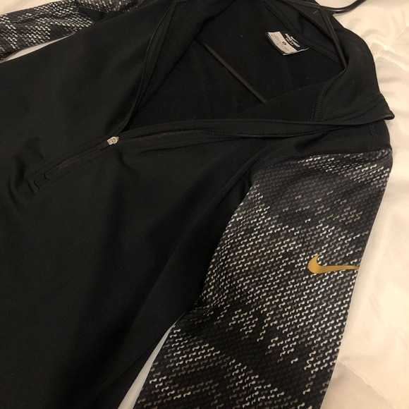 Nike Quarter Zip - Picture 5 of 5